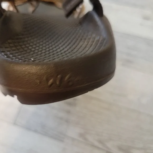 Sold Chaco Womens 6  Sandals Strappy Sports Hicking Vibram Sole  Brown Orange. - Picture 7 of 7